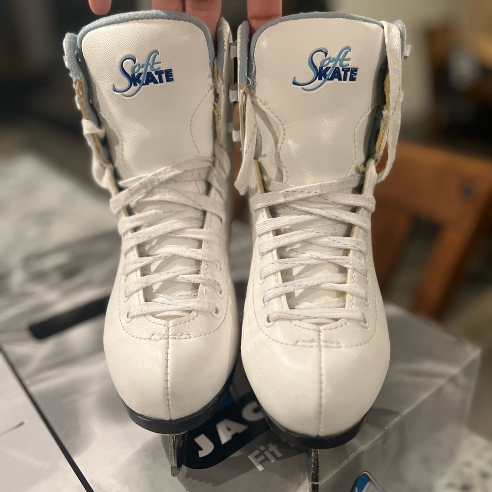 Jackson Figure Skates